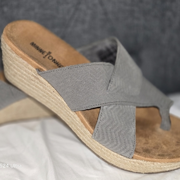 Minnetonka Becka Suede Wedge Platform Toe Loop Sandals Gray Leather Womens Sz 11 - Picture 7 of 8